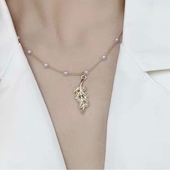 “Pretty Pearl Fern Leaf” Gold Wavy Textured Pearl Bead Chic Nature Boho Necklace - Picture 5 of 9